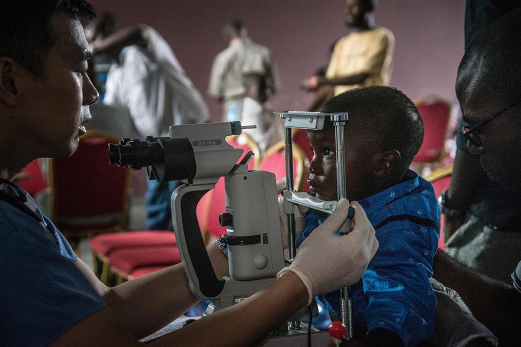 mohindo baby eye test by dr drc ebola