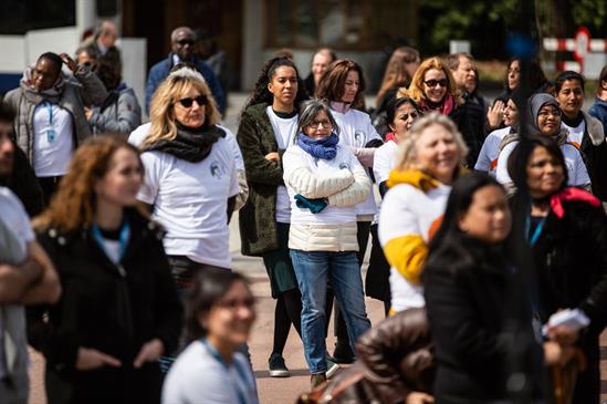 2 solidarity chain geneva world health day 2019 crowds